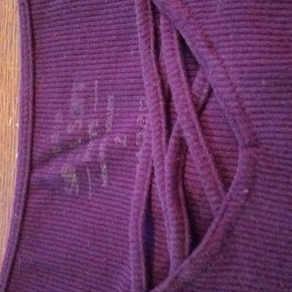 TORRID PURPLE RIBBED V NECK LATTICE SIZE 2 - Picture 2 of 5